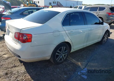 2006 Volkswagen Jetta 2.5 z USA, uszkodzony, nr VIN 3VWRF71K66M626850